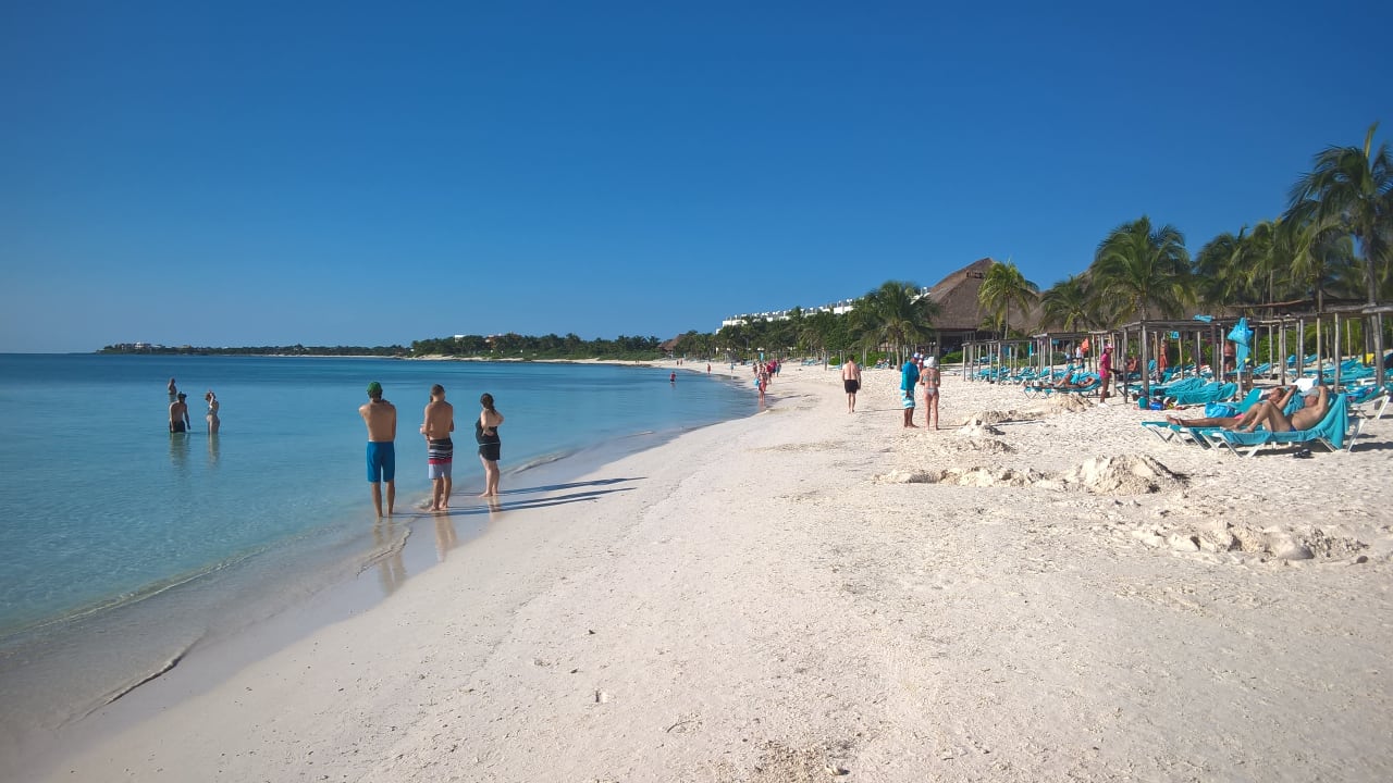 Strand mit Hauptrestaurant Akumal Bay Beach & Wellness Resort