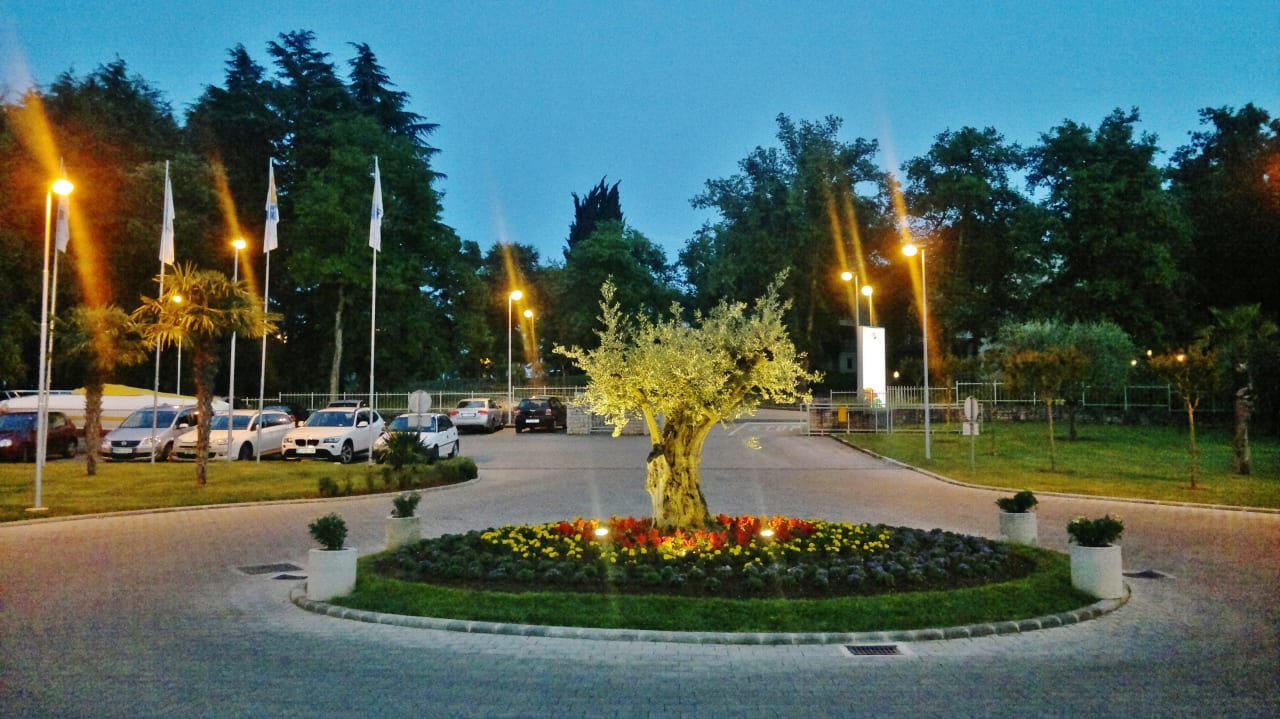 Центральный вход в отель Hotel Mediteran Plava Laguna