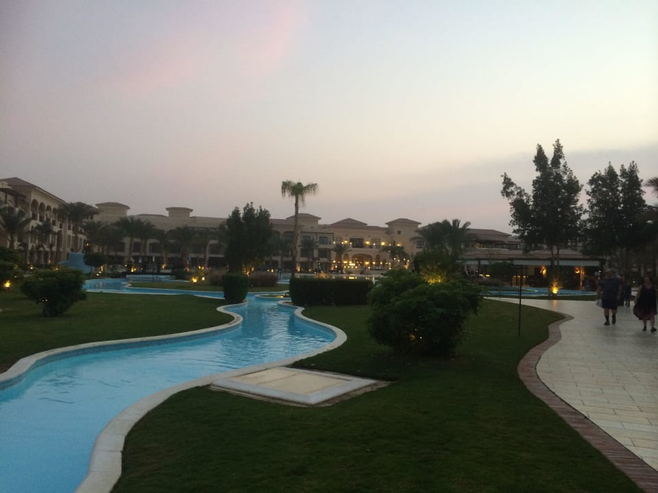 Beheitzter Pool im Bleumarine JAZ Aquamarine Resort