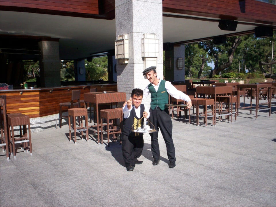 An der Poolbar,zwei sehr freundliche Kellner Rixos Sungate