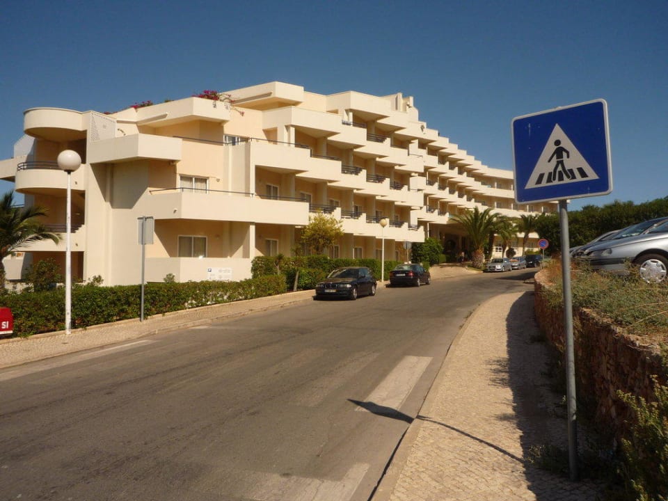 Blick von der Straßenseite Hotel Vila Galé Náutico