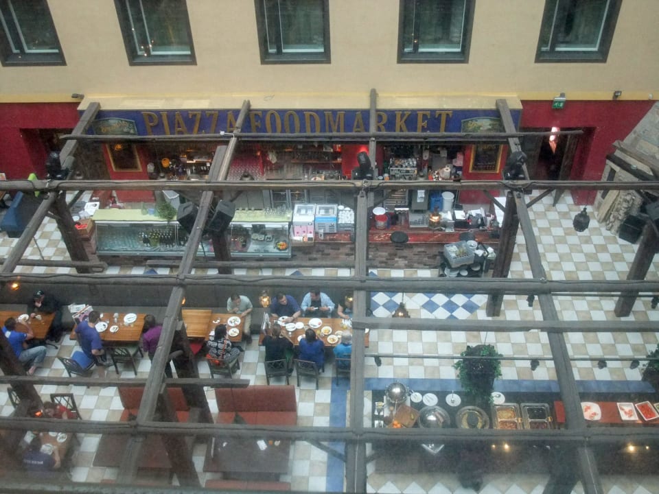 Blick aufs Frühstücksbuffet Hotel Scandic Tampere City