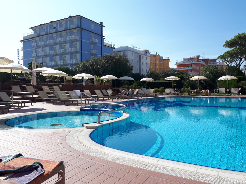 Pool Hotel Garden Sea