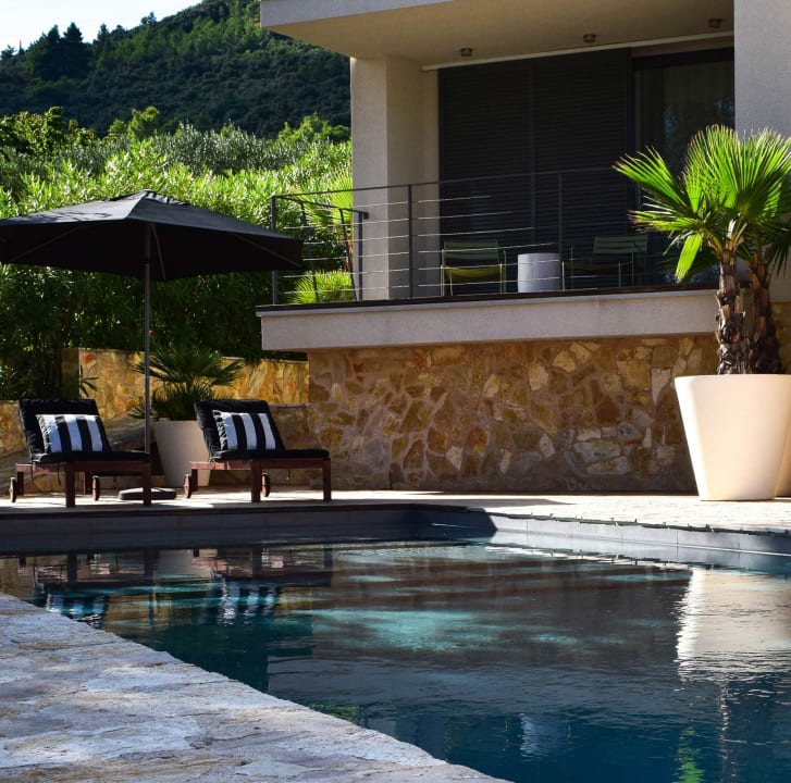 Pool Tara's Lodge Hotel