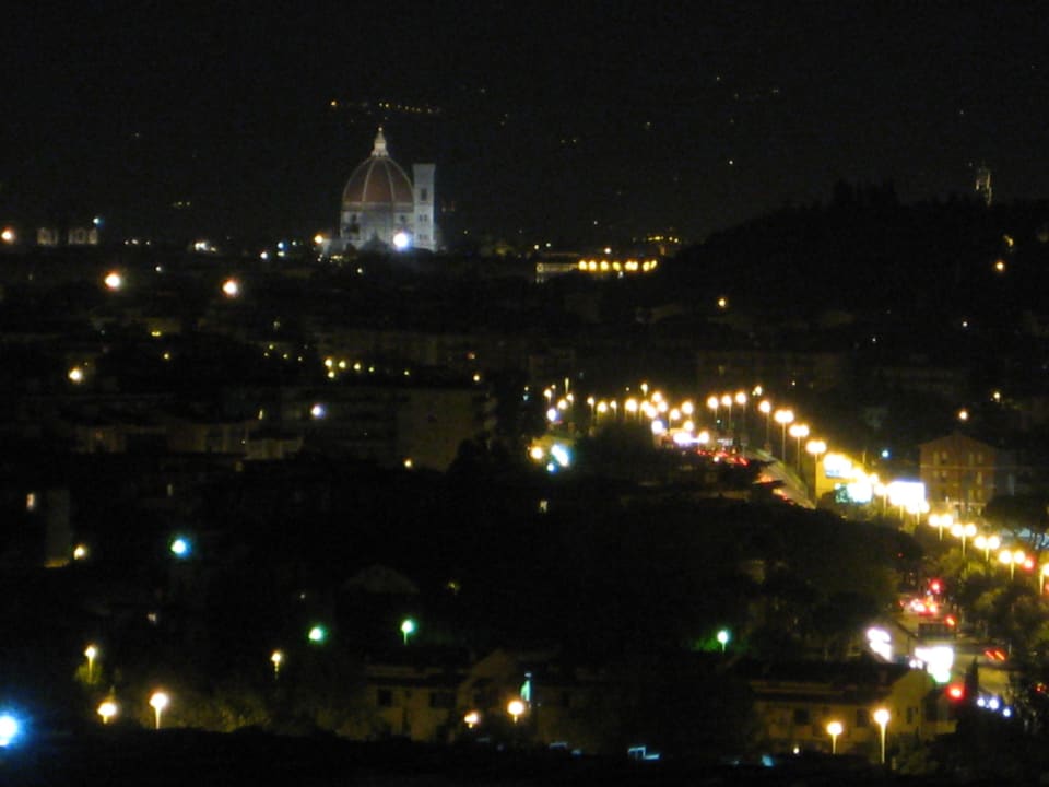 Blick auf Florenz bei Nacht DoubleTree by Hilton Florence Metropole