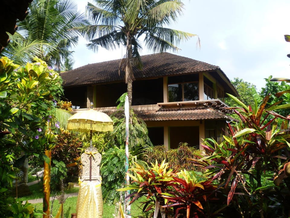 Doppelhaushälfte aus dem Garten gesehen Guci Guesthouses