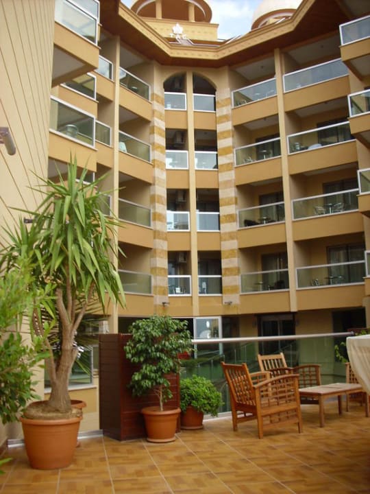 Vorderseite des Hotels Tac Premier Hotel & Spa