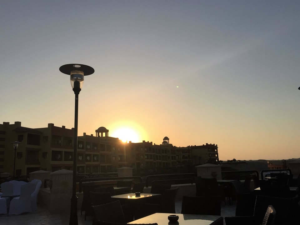 Ausblick von der Hotelterrasse Malikia Resort Abu Dabbab