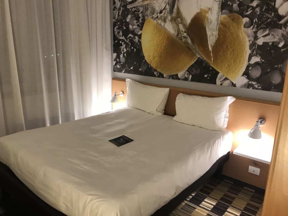 Zimmer Ibis Styles Napoli Garibaldi