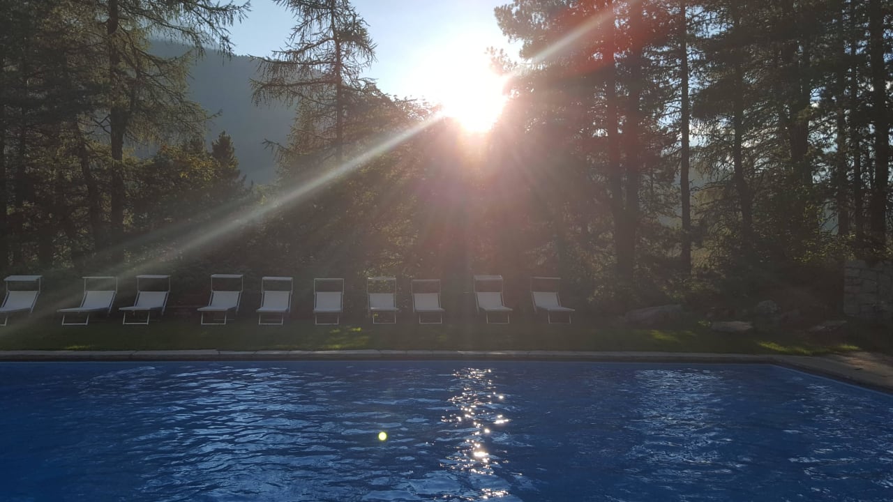 Außenpool Hotel Saratz