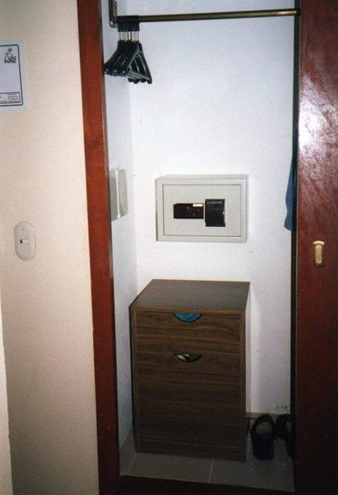 Schrank mit Safe Hotel Villa Cuba