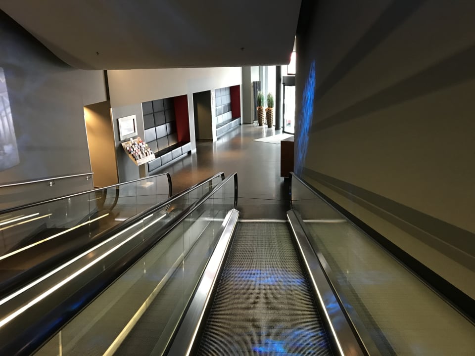 Lobby Mövenpick Hotel Hamburg
