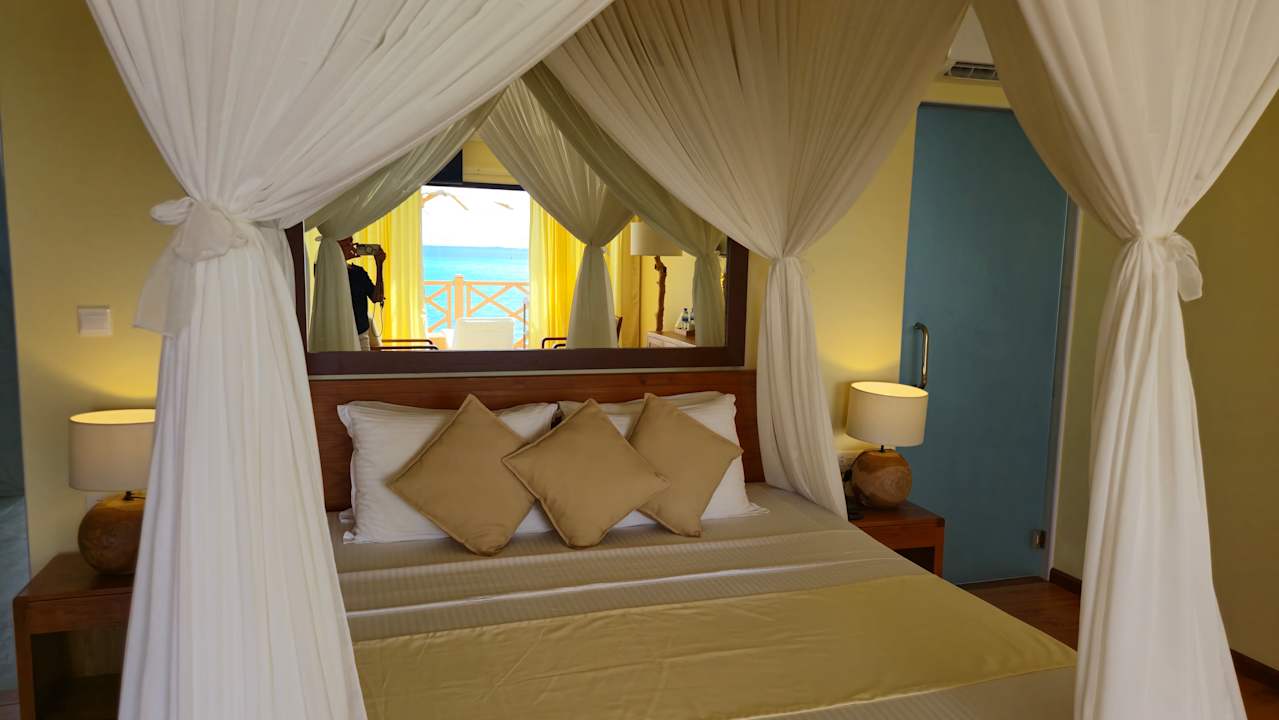 Zimmer Angaga Island Resort