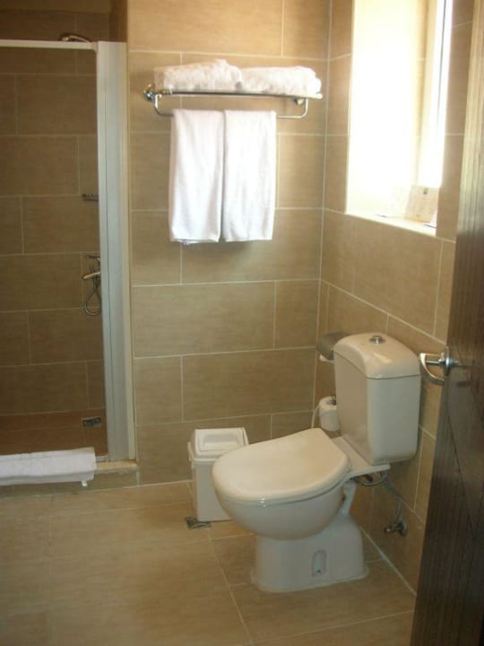 Badezimmer des Deluxe-Zimmers Iberotel Makadi Beach