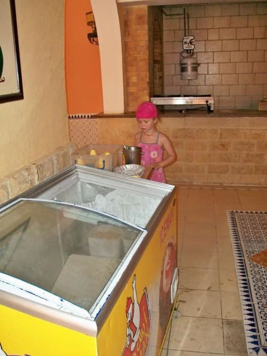Jeden Tag frisches Eis für alle Pickalbatros Alf Leila Wa Leila Resort - Neverland Hurghada