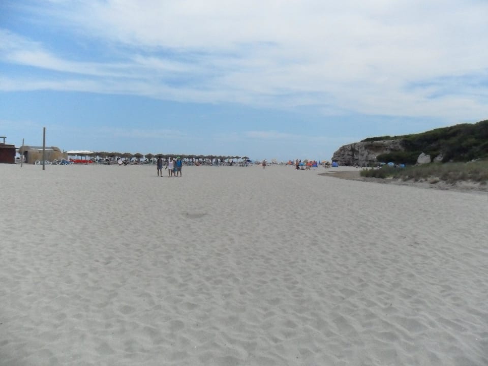 Etwas weiter nach hinten ist am Strand viel Platz Caprice Janeiro Hotel & Spa