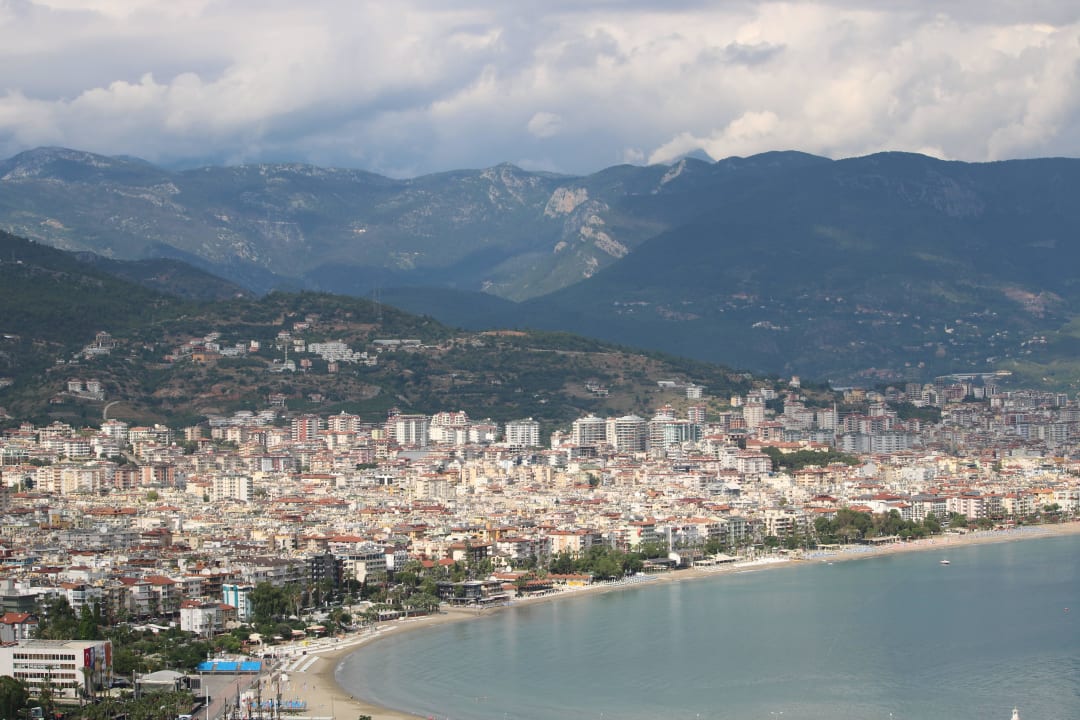 Kleopatra Strand von Burg aus mit Tele aufgenommen Remi Hotel