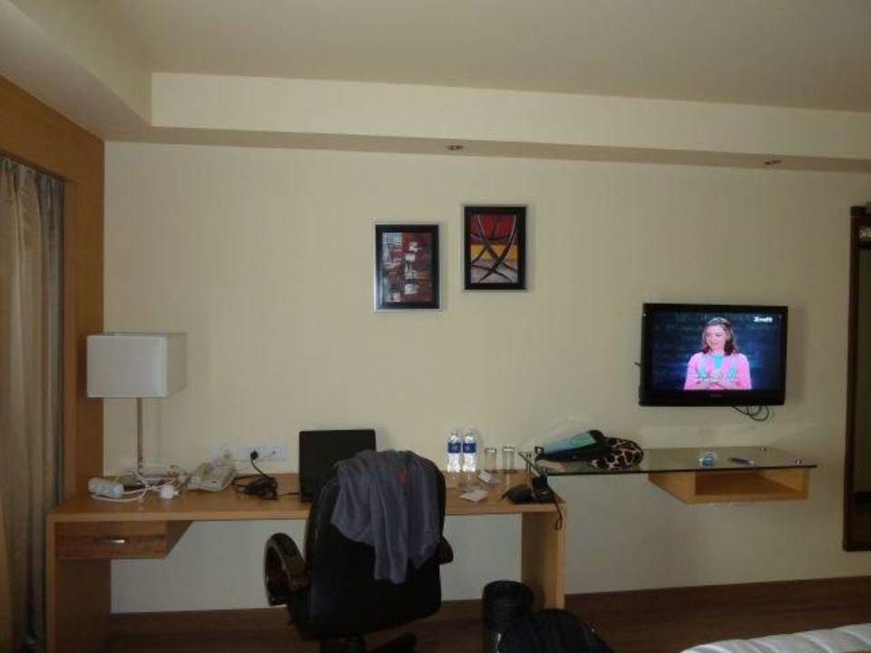 Schreibtisch mit Ferseher Hotel La Classic