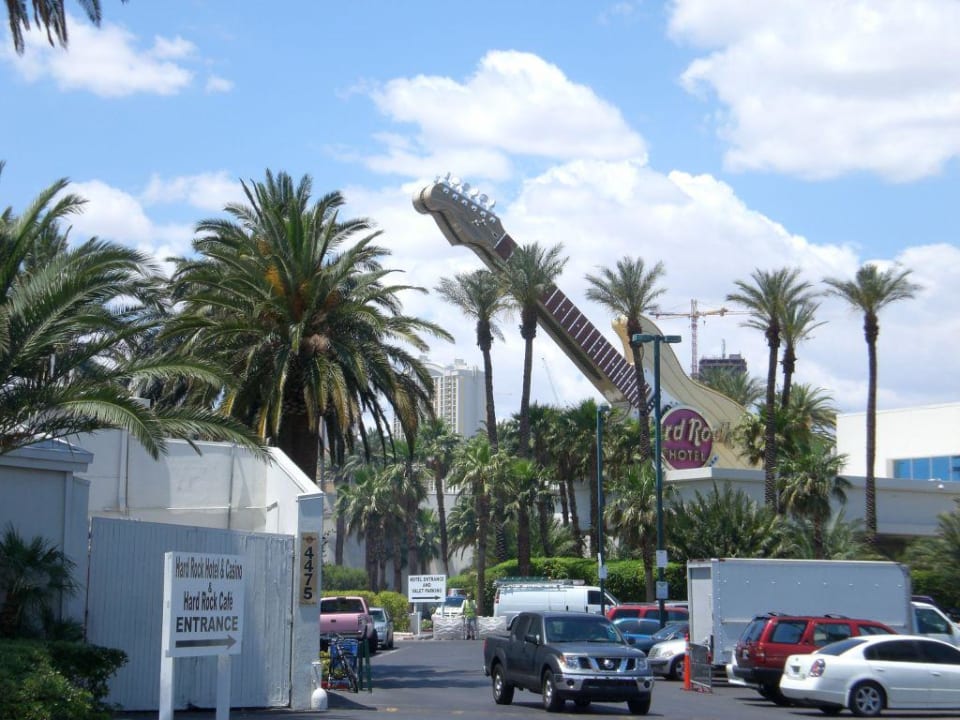 Einfahrt Virgin Hotels Las Vegas, Curio Collection by Hilton