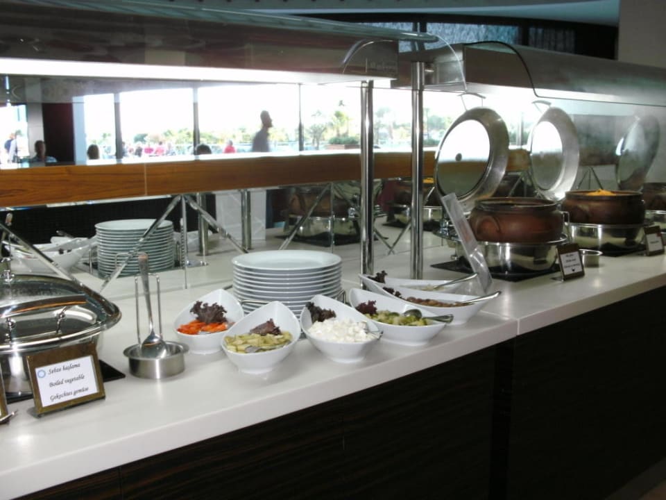 Büffet Commodore Elite Suites & Spa - Adults only