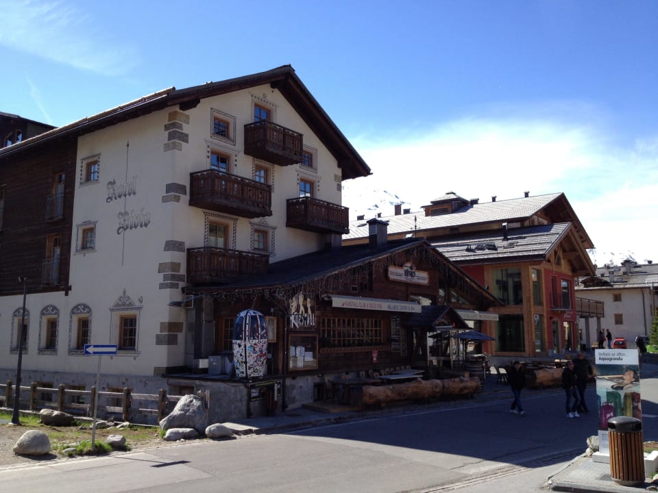 Hotel Bivio mit dem urchigen Restaurant Hotel Bivio