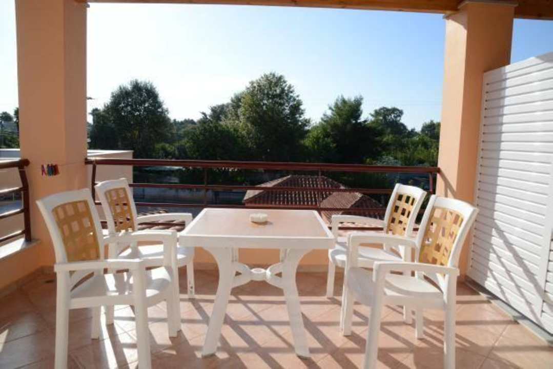 One Bedroom Apartment in a level for 4 people Hotel Maria's Filoxenia Suites