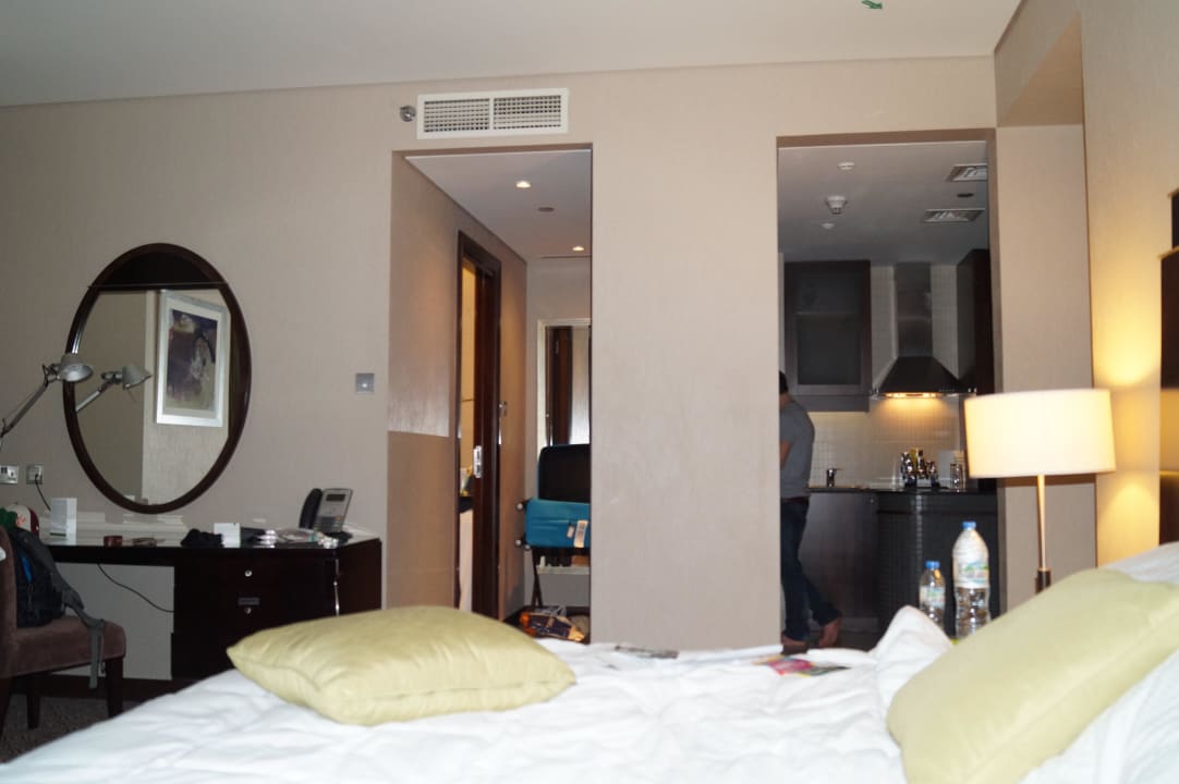 Zimmer mit Küchenzeile Rose Rayhaan by Rotana