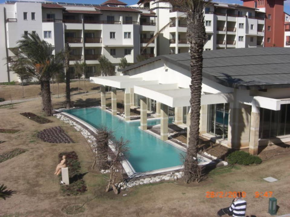 Blick von der Terrasse auf den Innenpool  Lara Barut Collection