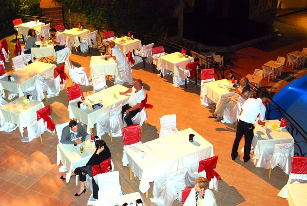 Galaabend am Pool Dosi Hotel