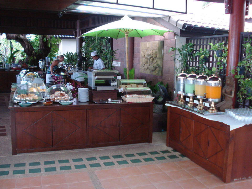 Frühstücksbuffet - Brotauswahl und Saftstation Hotel Baan Chaweng Beach Resort & Spa