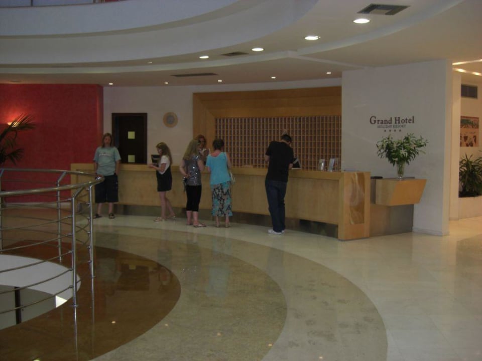 Rezeption Grand Hotel Holiday Resort