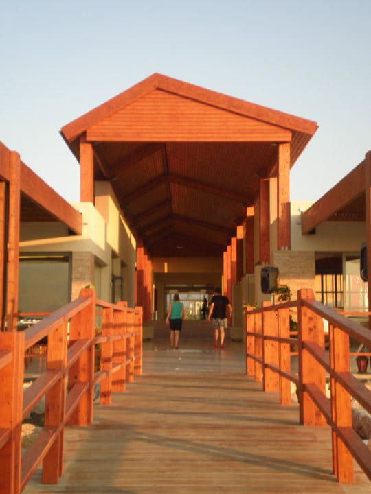 Blick auf das Hauptgebäude All Senses Nautica Blue Exclusive Resort & Spa