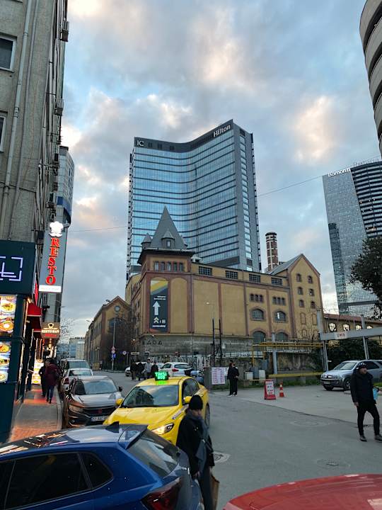 Außenansicht Hilton Istanbul Bomonti Hotel & Conference Center