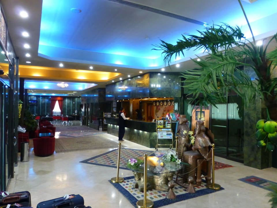 Eingangshalle mit Rezeption Persepolis International Hotel