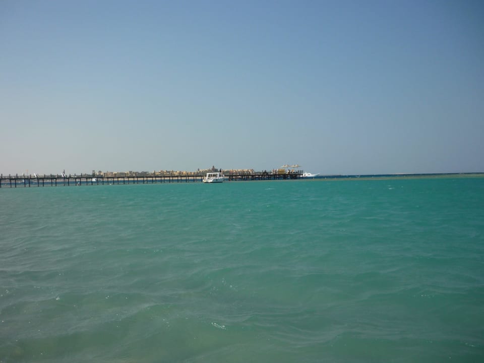 Вид с боку на пирс Stella Beach Resort & Spa Makadi Bay