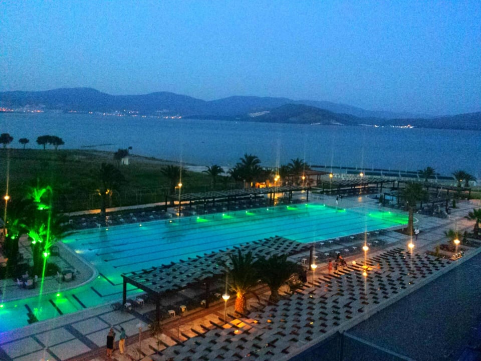 Am Abend vom Balkon aus der 3. Etage Venosa Beach Resort & Spa