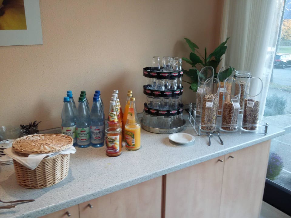 Frühstücksbüffet: Getränke, Cerialien, Eierkorb Reichel's Parkhotel