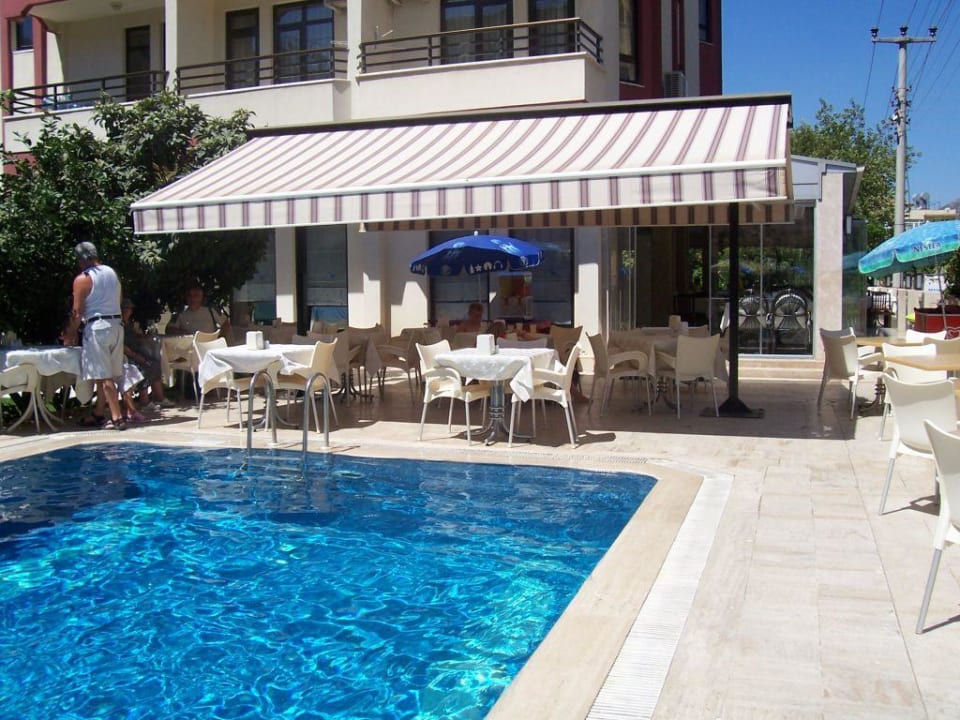 Het buitenzwembad Xperia Kandelor Hotel