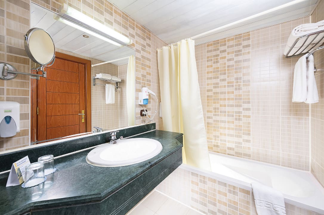 Zimmer Three Corners Equinox Beach Resort