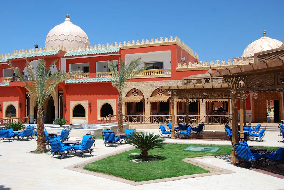 Alejka restauracji Pickalbatros Alf Leila Wa Leila Resort - Neverland Hurghada