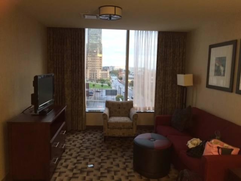 Wohnbereich in der 2-Zimmer Suite Hotel Embassy Suites Buffalo