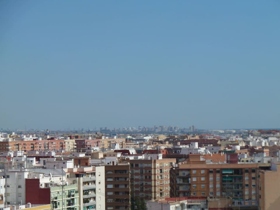 Blick vom 11. Stock des Hotels auf die Innenstadt NH Valencia Center