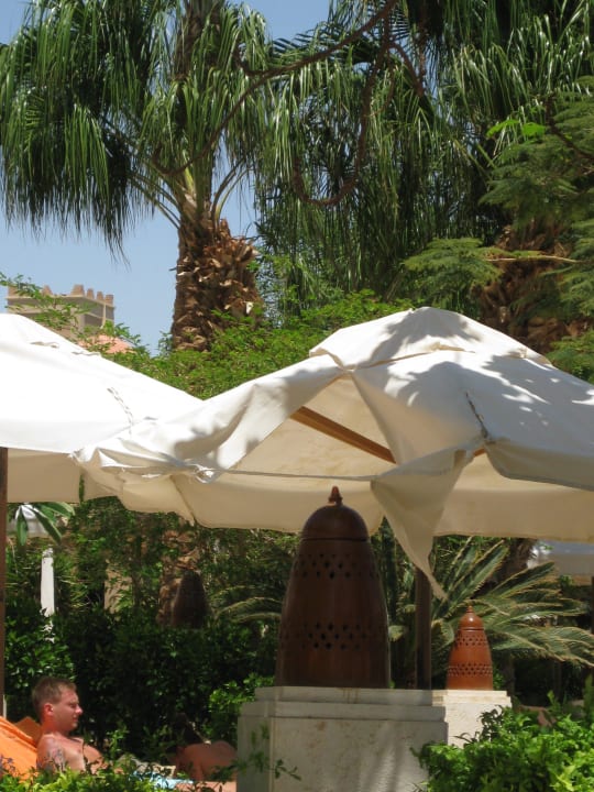 18 Schirme sind defekt !! Makadi Palace