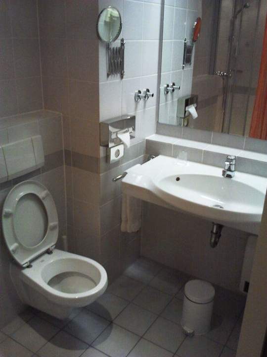 Nassbereich Leonardo Hotel Hamburg Airport