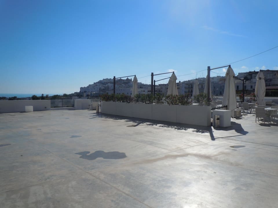 Terrasse mit Blick auf die Altstadt Hotel Monte Sarago