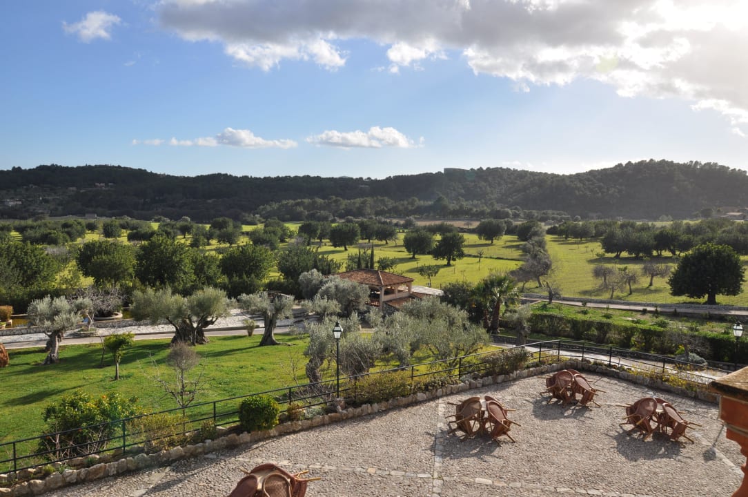 Ausblick vom Zimmer über die Terrasse  Finca Hotel & Spa Monnaber Nou