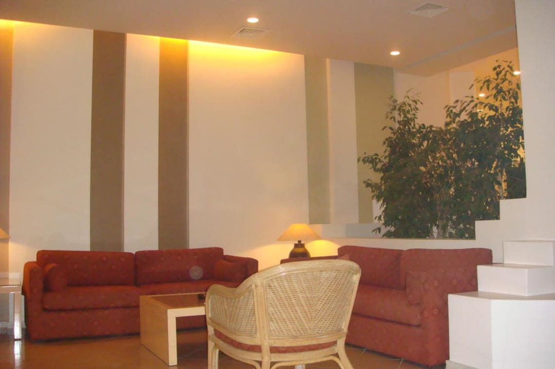 Jak za goraco to do klimatyzowanego lobby bar Anissa Beach & Village