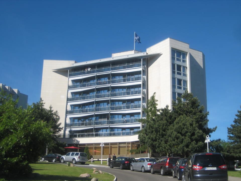  Haus 1 mit Auffahrt zur Rezeption Cliff Hotel Rügen