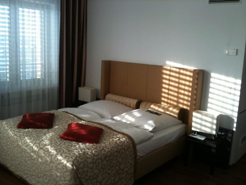 Bett Lindner Hotel Frankfurt Main Plaza, part of JdV by Hyatt