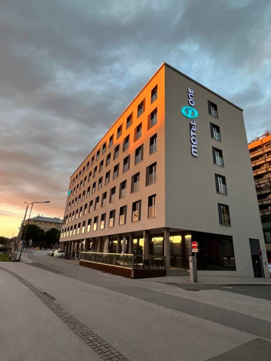Außenansicht Motel One Salzburg-Mirabell